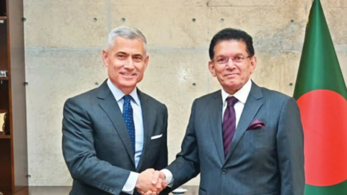 মার্কিন সহকারী পররাষ্ট্রমন্ত্রী পল কাপুর ও পররাষ্ট্রমন্ত্রী খলিলুর রহমান। ছবি: সংগৃহীত