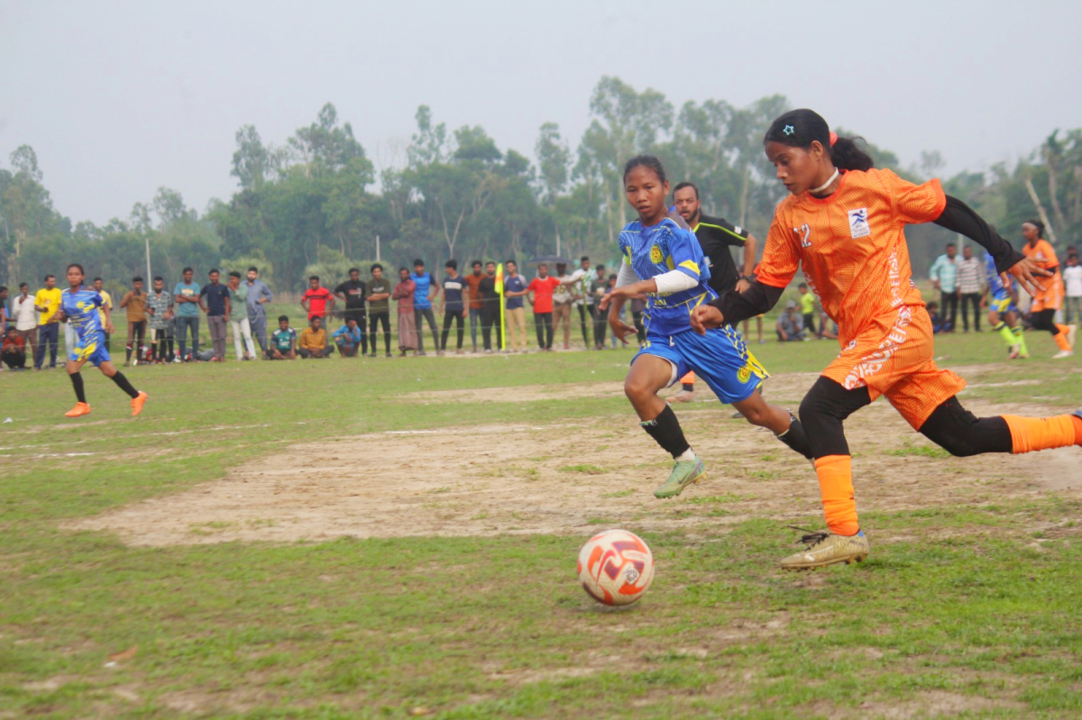 ভৈরবগঞ্জ ফুটবল একাডেমির মুখোমুখি রাগিব রাবেয়া বাংলাদেশ স্পোর্টস একাডেমি। ছবি: আই নিউজ ভৈরবগঞ্জ ফুটবল একাডেমির মুখোমুখি রাগিব রাবেয়া বাংলাদেশ স্পোর্টস একাডেমি। ছবি: আই নিউজ
