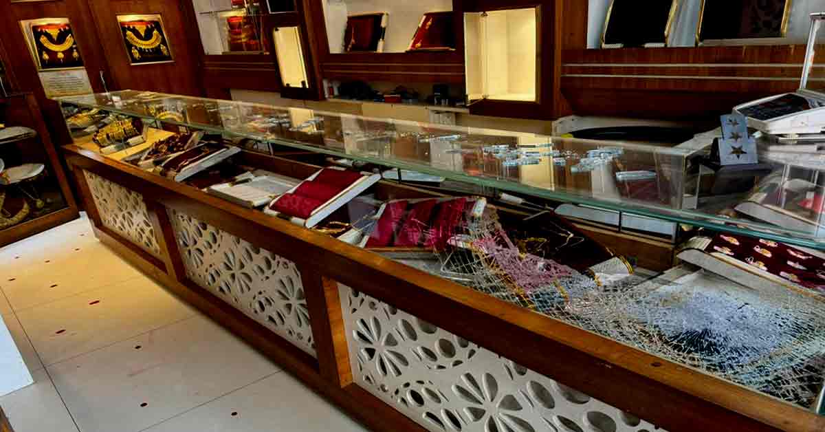 মৌলভীবাজার স্বর্ণের দোকানে ভাংচুর ও লুটপাট।