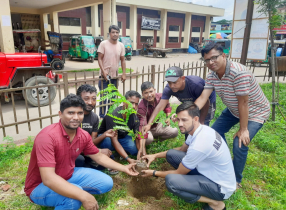 শ্রীমঙ্গল রেলওয়ে স্টেশনে সৌন্দর্যবর্ধনে ফুল ও ফলদ বৃক্ষ রোপণ