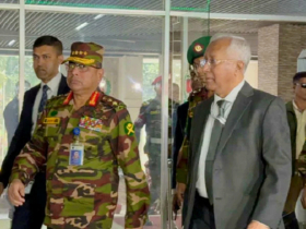 তিন বাহিনী প্রধানের সঙ্গে সিইসির বৈঠক তিন বাহিনী প্রধানের সঙ্গে সিইসির বৈঠক