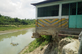 ধলাই নদীর ভয়াবহ ভাঙন: হুমকিতে বসতবাড়ি, দ্রুত ব্যবস্থার দাবি ধলাই নদীর ভয়াবহ ভাঙন: হুমকিতে বসতবাড়ি, দ্রুত ব্যবস্থার দাবি