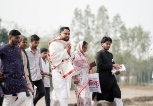 চা বাগান থেকে গ্রামের আঁকাবাঁকা পথঘাটে পরিবর্তনের বার্তা চা বাগান থেকে গ্রামের আঁকাবাঁকা পথঘাটে পরিবর্তনের বার্তা
