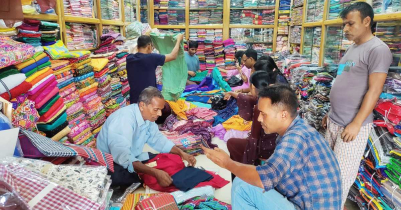 কমলগঞ্জে শেষ মুহূর্তের পূজার কেনাকাটায় ব্যস্ত ক্রেতারা