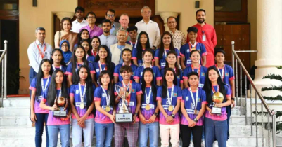 সাফজয়ী নারী ফুটবল দলকে সংবর্ধনা দিলেন প্রধান উপদেষ্টা 