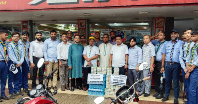 মৌলভীবাজারে ট্রাফিকের কাজ করা শিক্ষার্থীদের মধ্যে খাবার বিতরণ মৌলভীবাজারে ট্রাফিকের কাজ করা শিক্ষার্থীদের মধ্যে খাবার বিতরণ