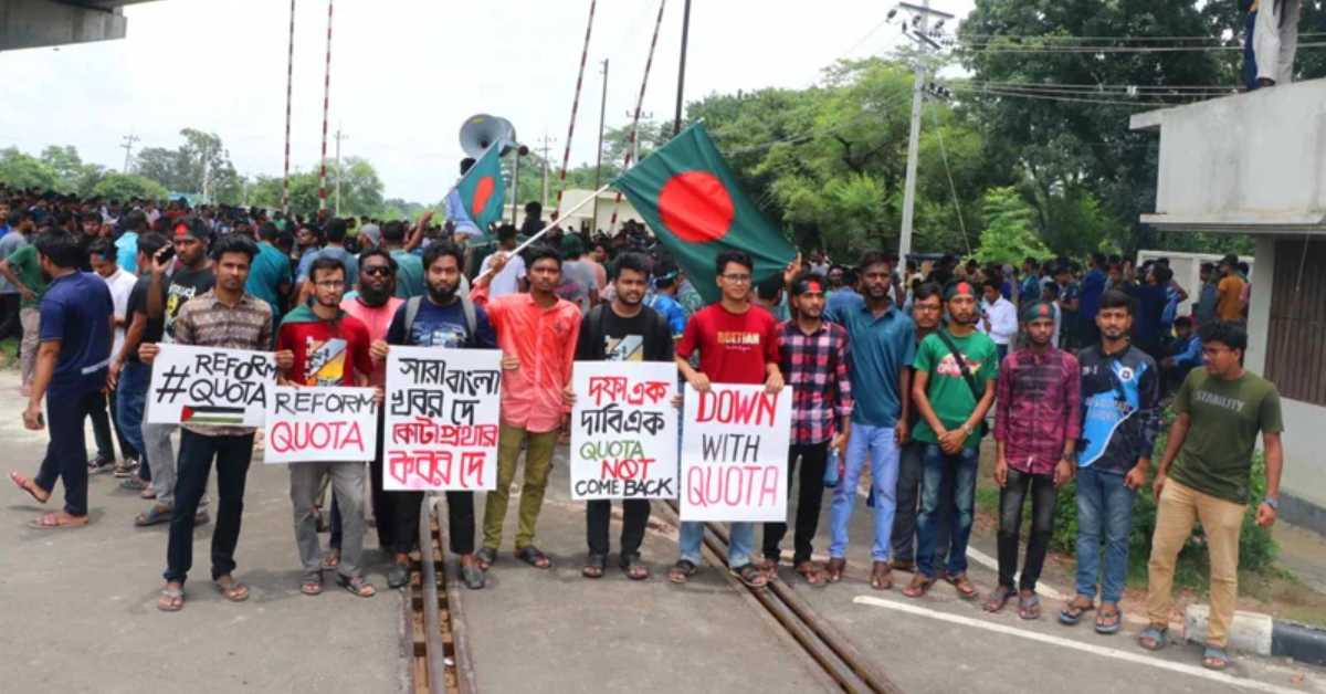 ঢাকা-রাজশাহী রেললাইন অবরোধ করেছেন শিক্ষার্থীরা। ছবি- সংগৃহীত ঢাকা-রাজশাহী রেললাইন অবরোধ করেছেন শিক্ষার্থীরা। ছবি- সংগৃহীত