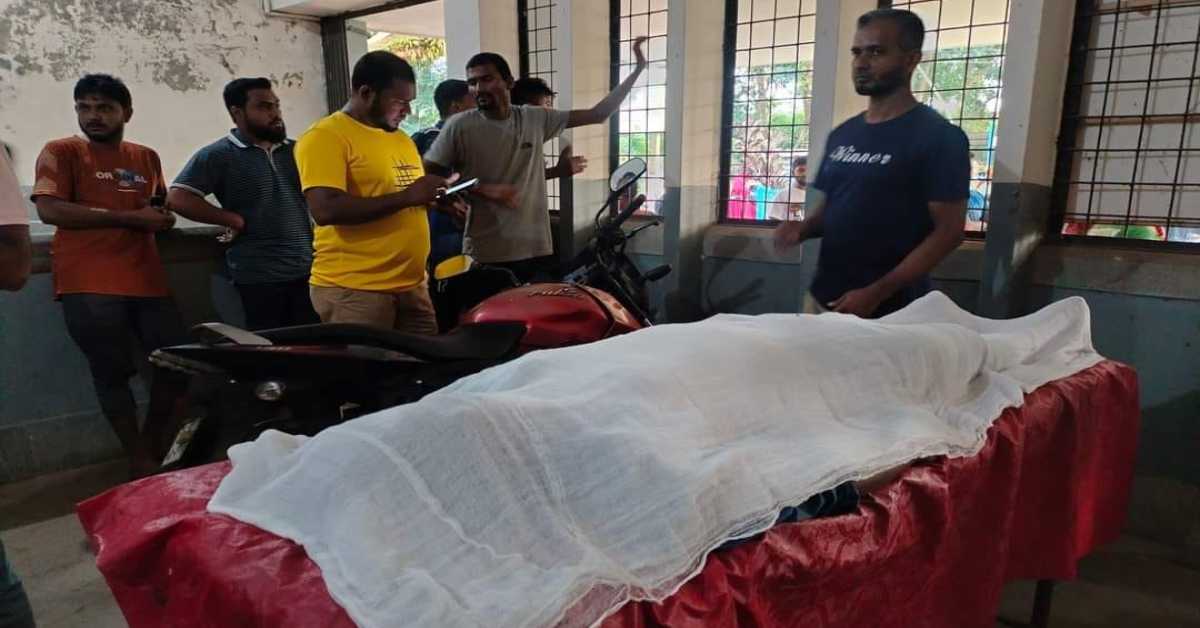 হাসপাতালে নিহত বিদ্যুৎকর্মীর মরদেহ। ছবি- আই নিউজ হাসপাতালে নিহত বিদ্যুৎকর্মীর মরদেহ। ছবি- আই নিউজ