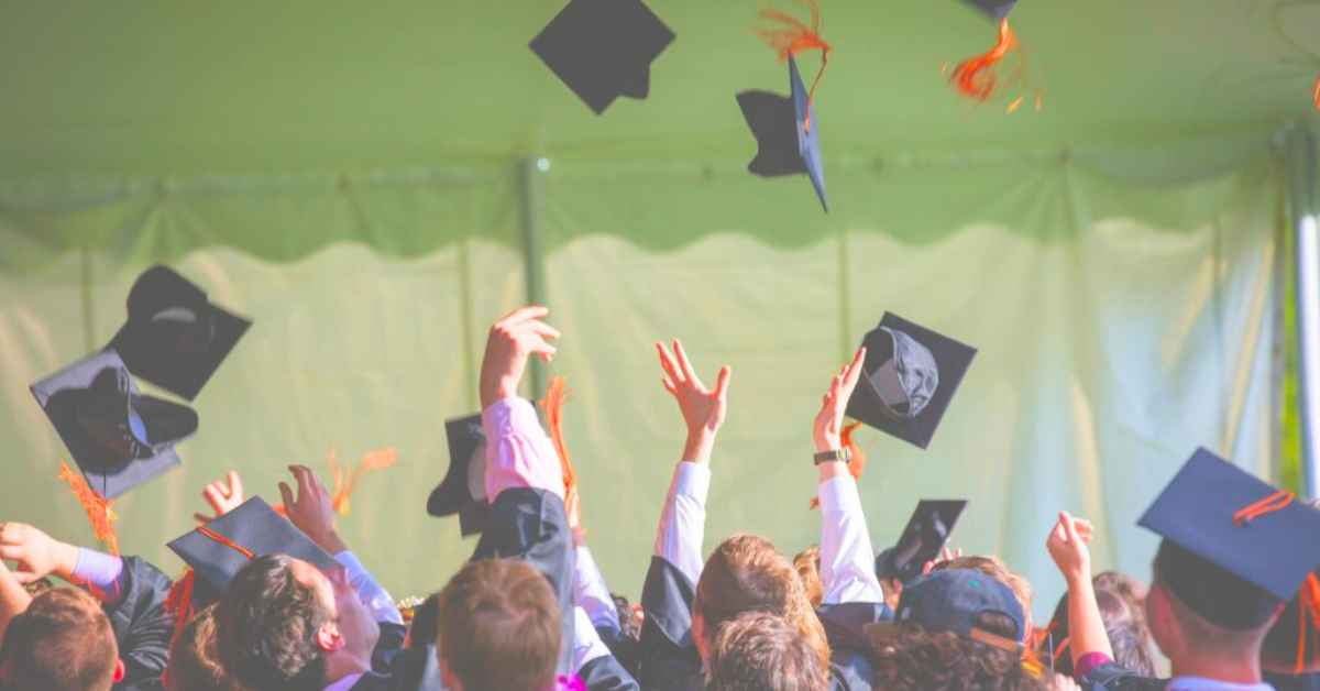 যুক্তরাজ্যে গ্র্যাজুয়েশন করার খরচ কত ২০২৬ যুক্তরাজ্যে গ্র্যাজুয়েশন করার খরচ কত ২০২৬