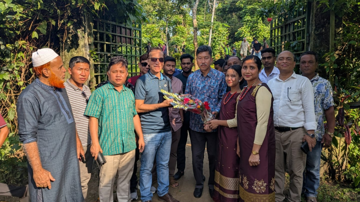 ​মাগুরছড়া খাসিয়া পুঞ্জি পরিদর্শনে পার্বত্য মন্ত্রী দীপেন দেওয়ান