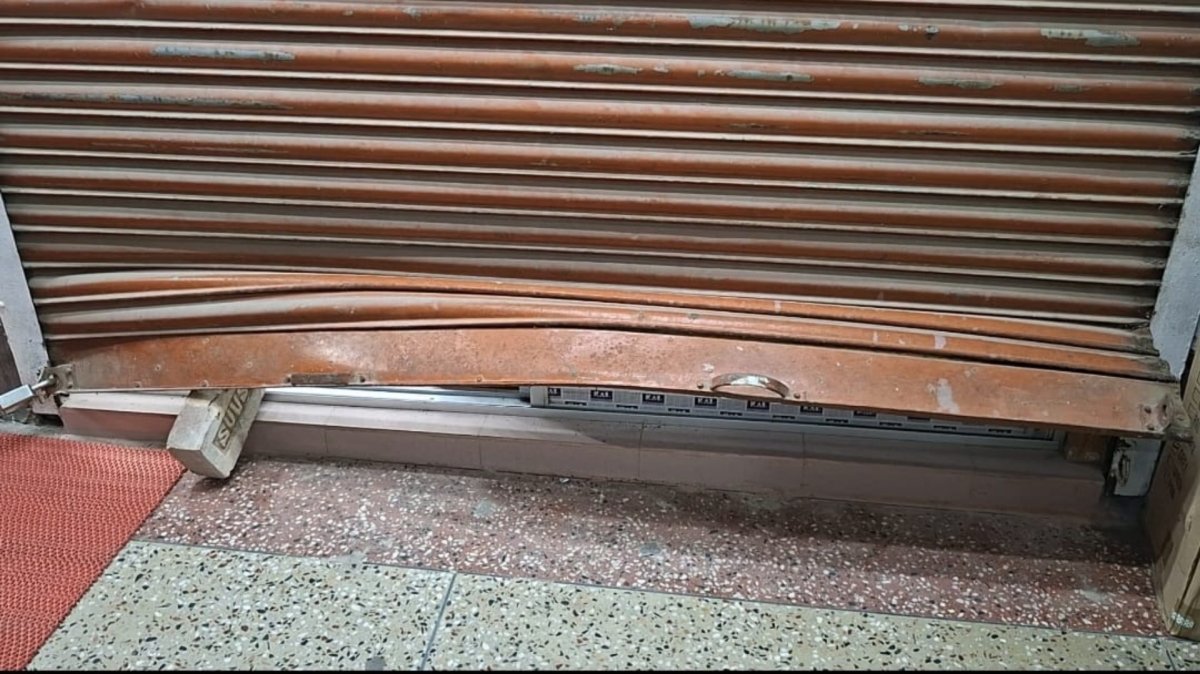 মাগুরায় থানার ৫০ গজের মধ্যে পাঁচ পোশাকের দোকানে চুরি মাগুরায় থানার ৫০ গজের মধ্যে পাঁচ পোশাকের দোকানে চুরি