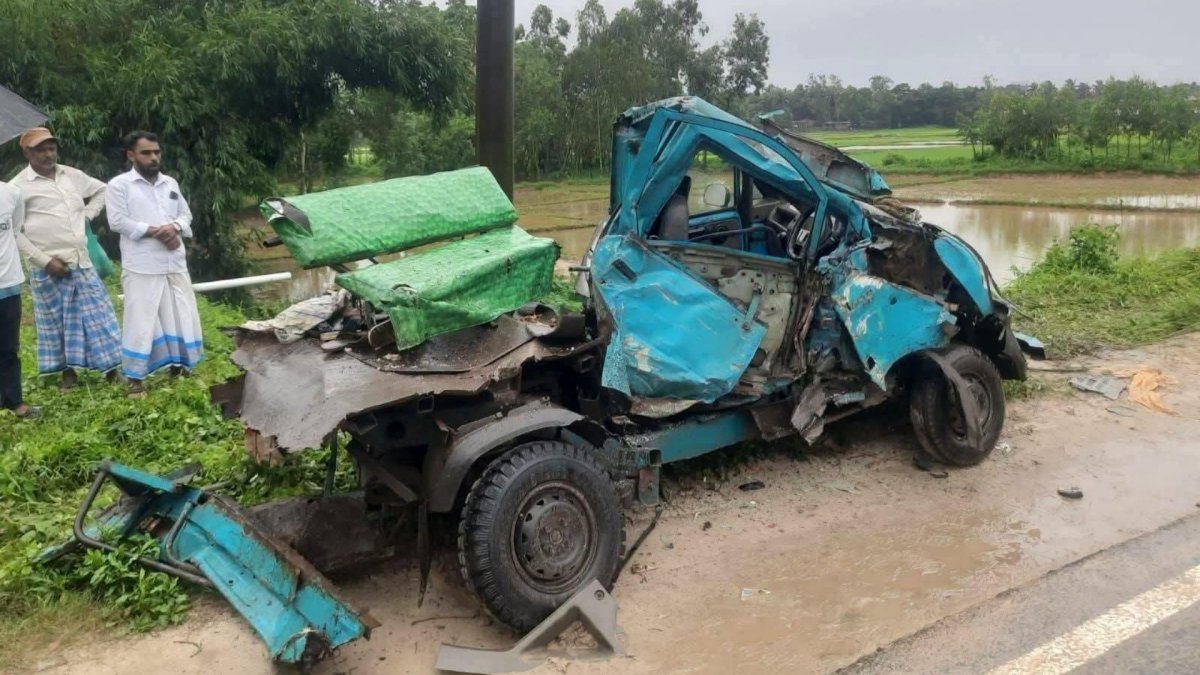 চকরিয়ায় দুই গাড়ির মুখোমুখি সংঘর্ষে নি`হ`ত ৪, আ`হত ৬ চকরিয়ায় দুই গাড়ির মুখোমুখি সংঘর্ষে নি`হ`ত ৪, আ`হত ৬