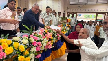 মানবিক সহায়তা ও নগদ অর্থ বিতরণ করলেন এমপি এম নাসের রহমান মানবিক সহায়তা ও নগদ অর্থ বিতরণ করলেন এমপি এম নাসের রহমান