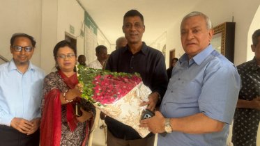 নাসের রহমানের সঙ্গে জেলা পরিষদ প্রশাসকের মতবিনিময় নাসের রহমানের সঙ্গে জেলা পরিষদ প্রশাসকের মতবিনিময়