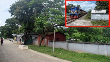 শতবর্ষ পেরিয়েও রুহিয়া স্টেশনে নেই যাত্রী ছাউনি শতবর্ষ পেরিয়েও রুহিয়া স্টেশনে নেই যাত্রী ছাউনি