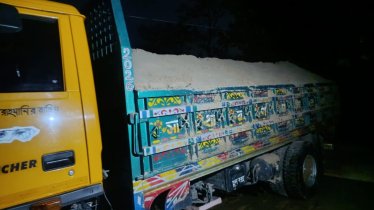 শ্রীমঙ্গলে অবৈধ বালু উত্তোলনে অভিযান, ট্রাক জব্দ শ্রীমঙ্গলে অবৈধ বালু উত্তোলনে অভিযান, ট্রাক জব্দ
