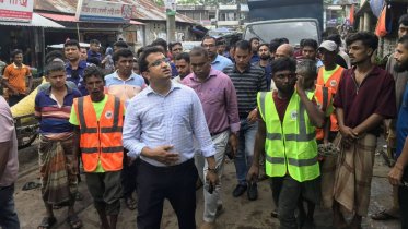 ফুটপাত দখলমুক্ত রাখতে শ্রীমঙ্গলে অভিযান, ৬ প্রতিষ্ঠানকে জরিমানা
